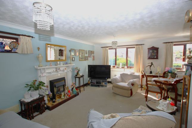 27, Drayton Place, Irthlingborough photo 4