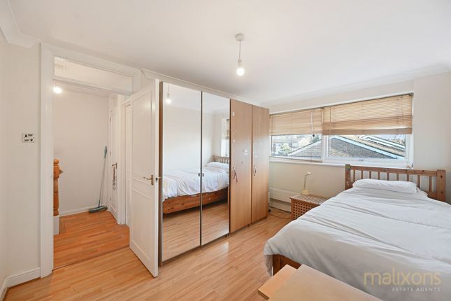 6 Hollman Gardens, London photo 4