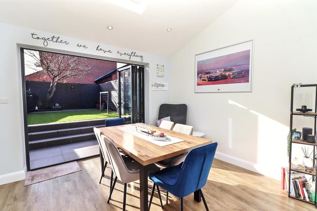 10, Rodgers Close, Elstree photo 3
