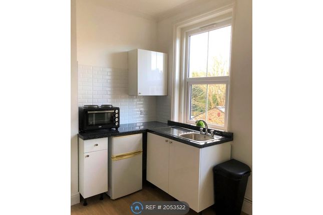 Room to rent in Beaufort Road, Kingston Upon Thames