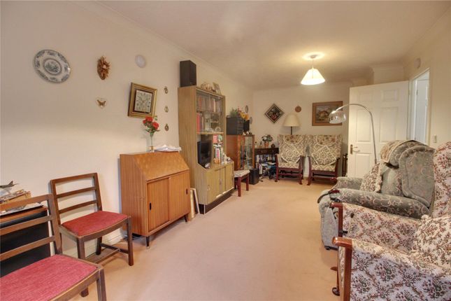 Flat 3, Silver Wood Court,, Branksomewood Road, Hampshire photo 2