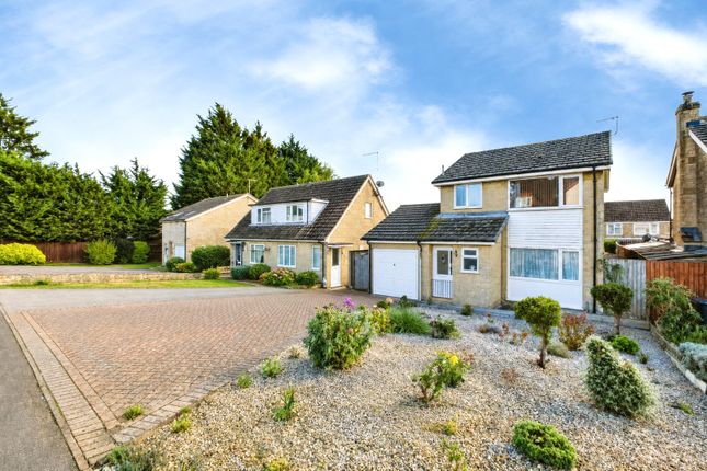 3-bed detached on Byfield Road, Daventry, £290,000
