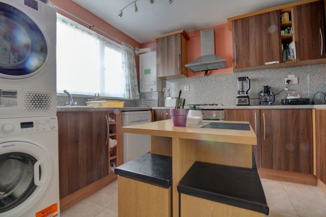 Terraced house for sale in Wauluds Bank Drive, Luton