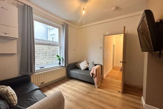 Room 1, 52 Brading Road, Brighton photo 2
