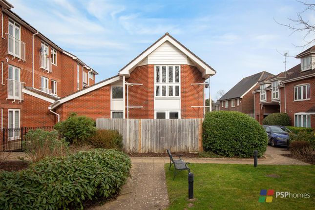 Thumbnail Mews house to rent in Kings Gate, Gordon Road, Haywards Heath