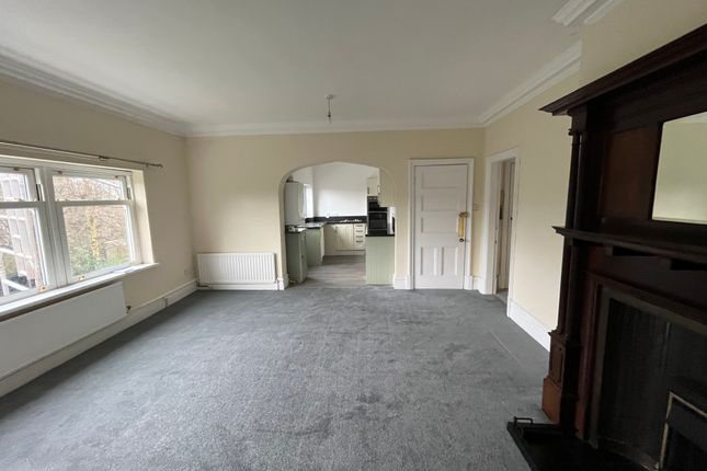 Flat to rent in The Cedars, Congleton
