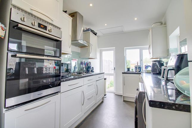 30, Richmond Avenue, Southend-on-Sea photo 2