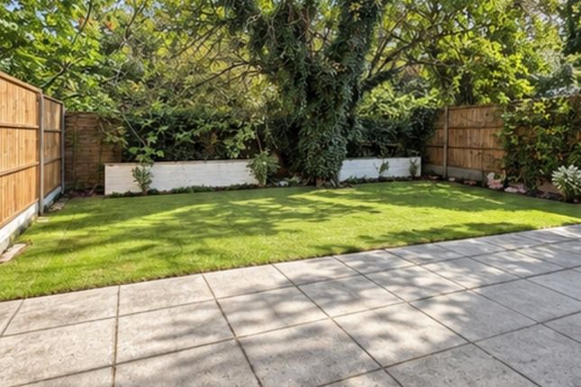 21, Green Avenue, Greater London photo 3
