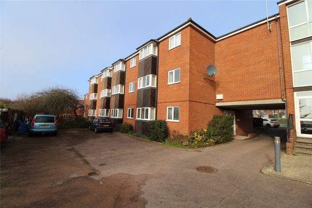 Thumbnail Flat to rent in St Andrews Gardens, Colchester, Essex