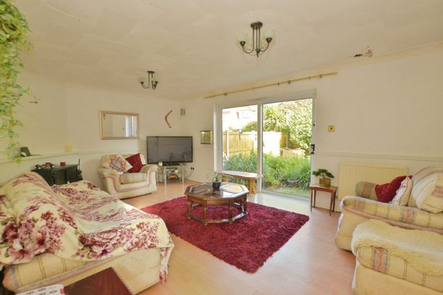 15, Charles Cobb Close, Kent photo 2