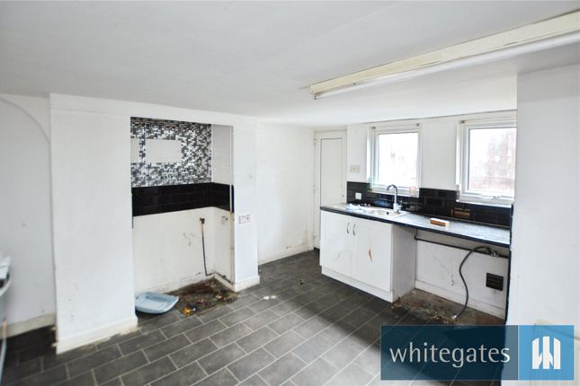 35, Longroyd Place, West Yorkshire photo 5