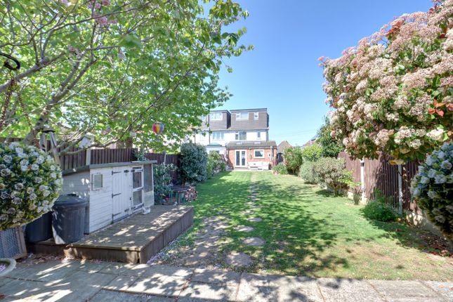 108, Hubert Road, Rainham photo 2