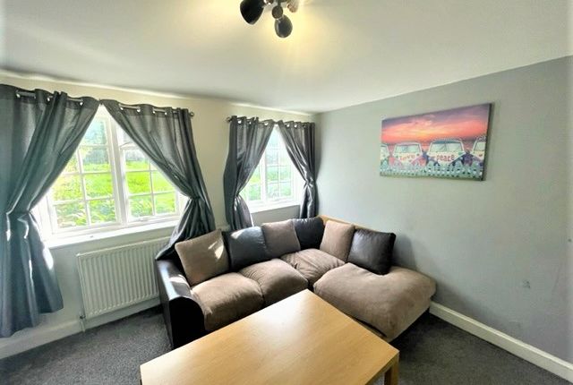 Thumbnail Flat to rent in Mersea Road, Colchester