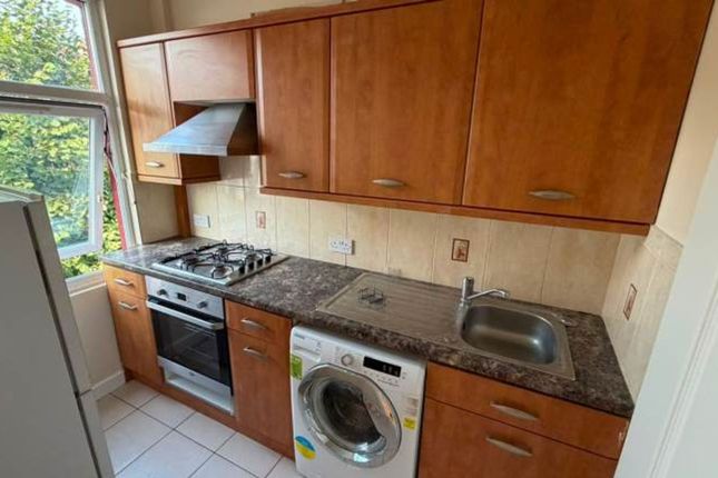 108 Links Road, London photo 2