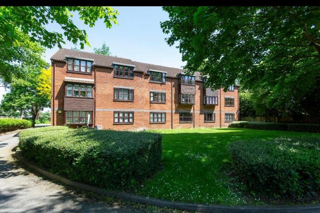 173d Farriers Court, Horseshoe Lane, Watford photo 4