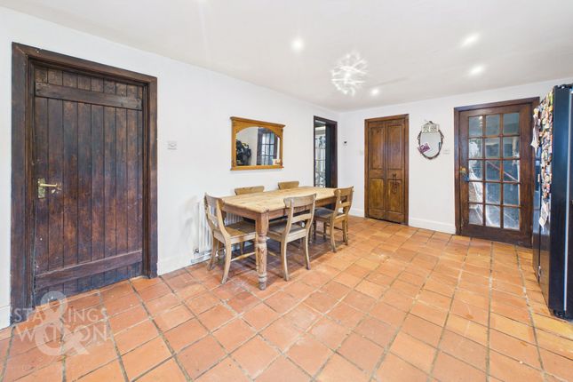 2 Sandringham Road, Lowestoft photo 4