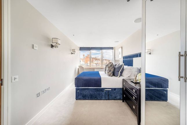 Flat to rent in Young Street, Kensington, London