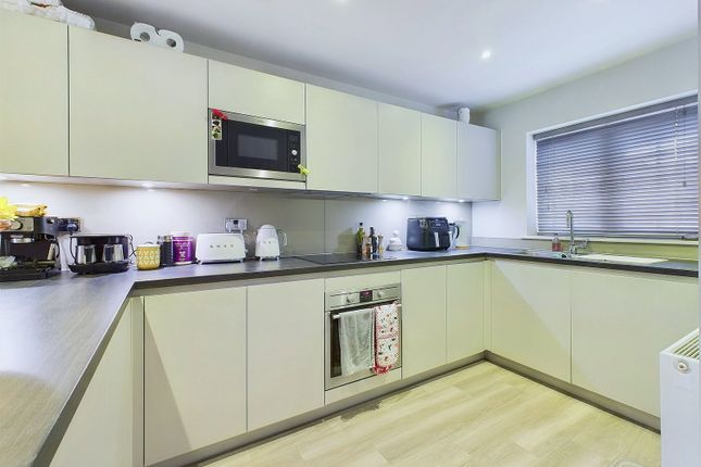 21, Willow Place, Horsham photo 4