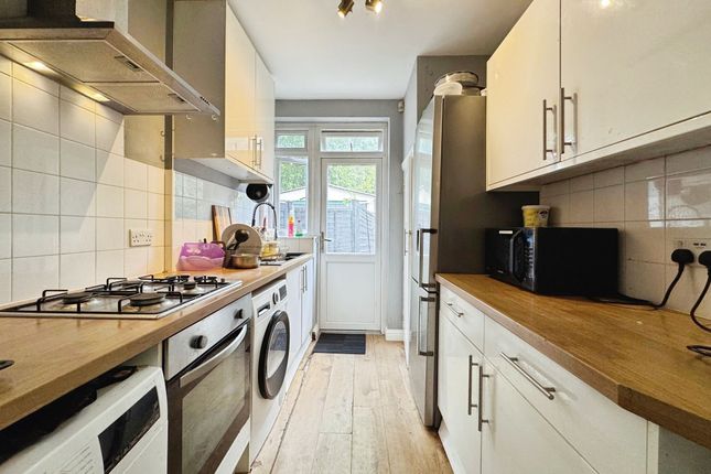 99 Colin Crescent, London photo 2