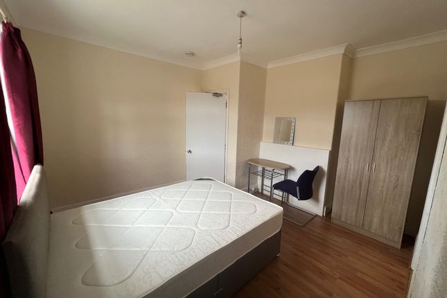 Room 4, 77, Ladysmith Road, Grimsby photo 4