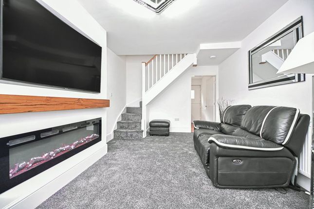 8, Kenyon Lane, Warrington photo 4