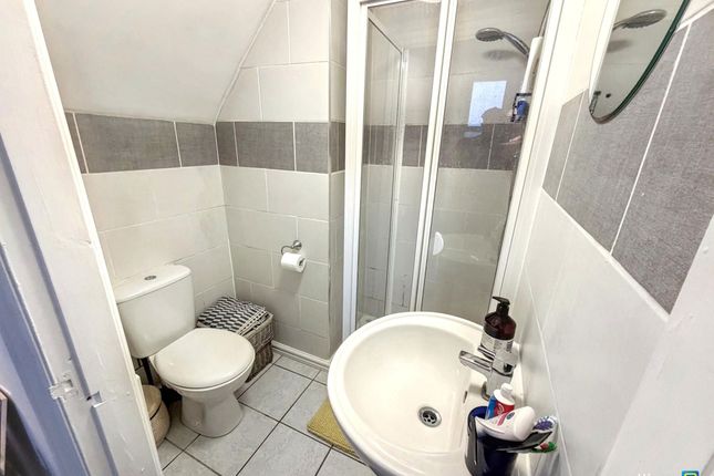 19 Flat A, Killingworth Road, Newcastle upon Tyne photo 5