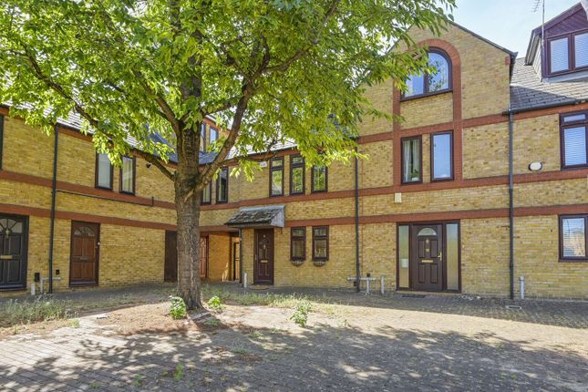 3-bed terraced on Spirit Quay, Wapping, £4,000/mo