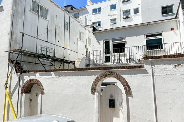 Thumbnail Property for sale in Queensbury Mews, Brighton