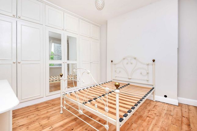 Flat 2, 13, Tooting Bec Gardens, London photo 4