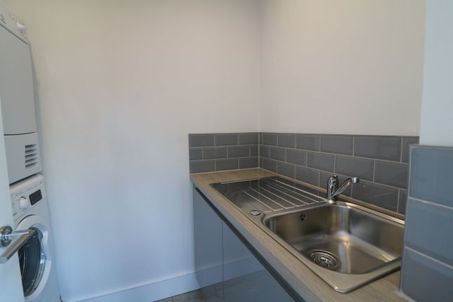 30, Longfield Lane, Cheshunt photo 5