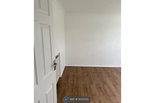 Flat to rent in Halcombe Estate, Chard