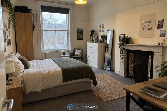 Flat B, St John Street, London photo 4