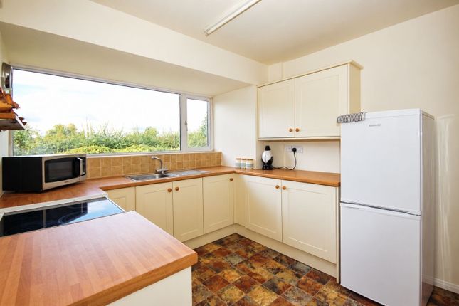 59, High View Road, Leamington Spa photo 4