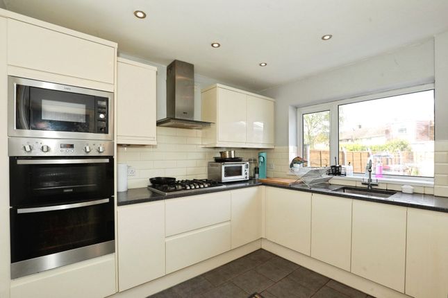 6, Westfield Grove, Northwich photo 4