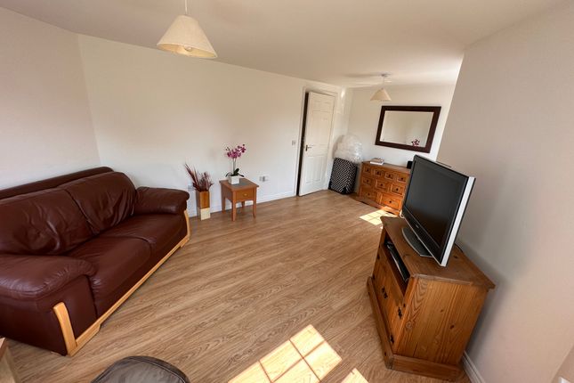 25, WIGSTON photo 2