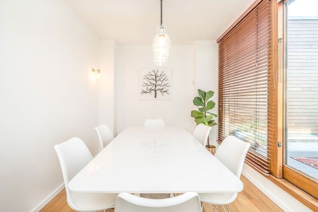7, Southmead Gardens, Teddington photo 4