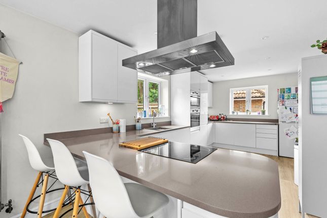 9 Lyndon Gardens, High Wycombe photo 4
