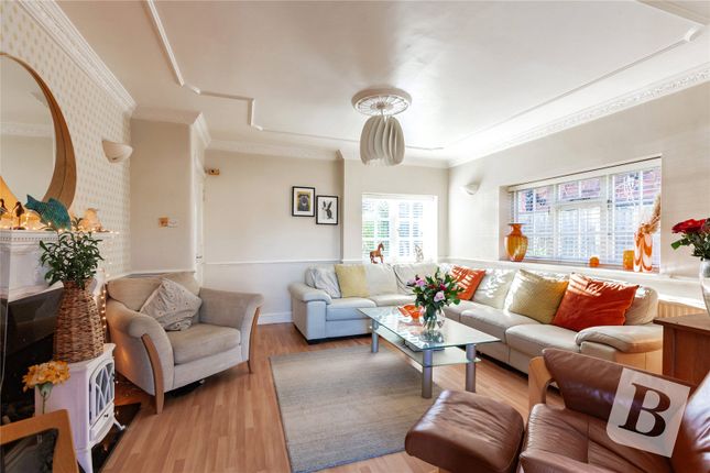 25, Meadway, Gidea Park photo 2