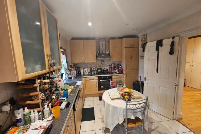 Triplex for sale in Carswell Road, London