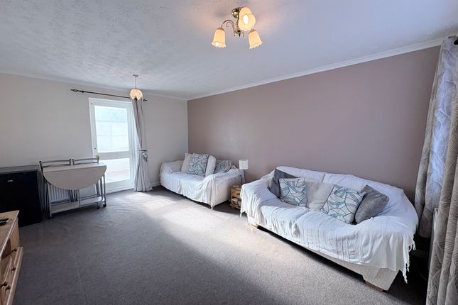 Meadow Close, Chippenham photo 5
