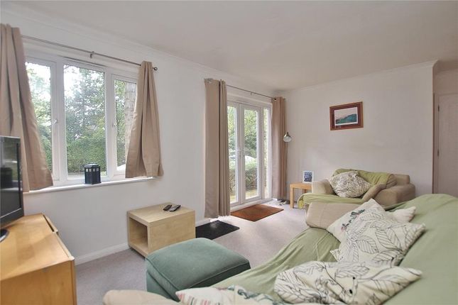 Flat to rent in Alexandra Gardens, Knaphill, Woking