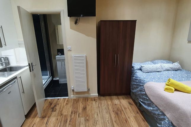 Studio to rent in St Pauls Avenue, Willesden Green