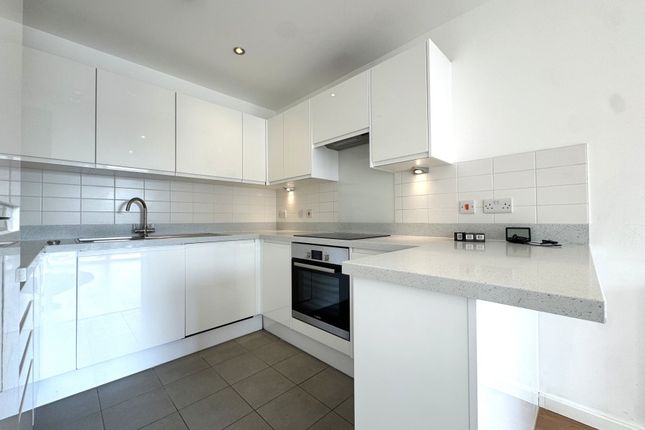 12 Brooklands House, Market Street, Addlestone photo 5