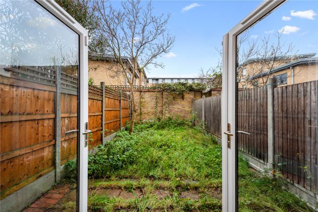 36, Riverside Close, London photo 4