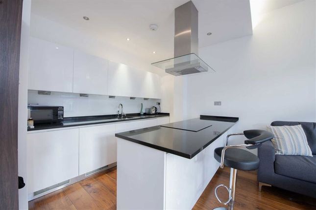 Flat 5, College Court, 1A, Berners Street, London photo 3