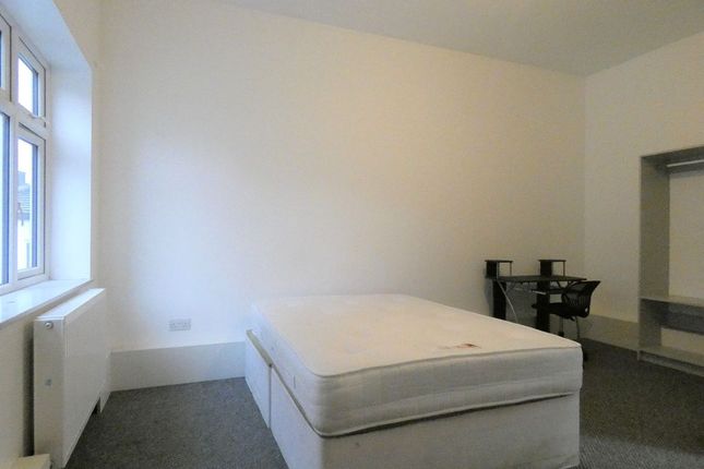 Room to rent in Flat 3 Hill Street, Stoke-On-Trent