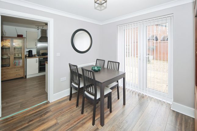 28, St. Helens Lane, Swadlincote photo 5