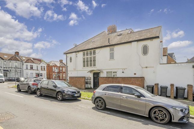 Flat for sale in Vaughan Avenue, London