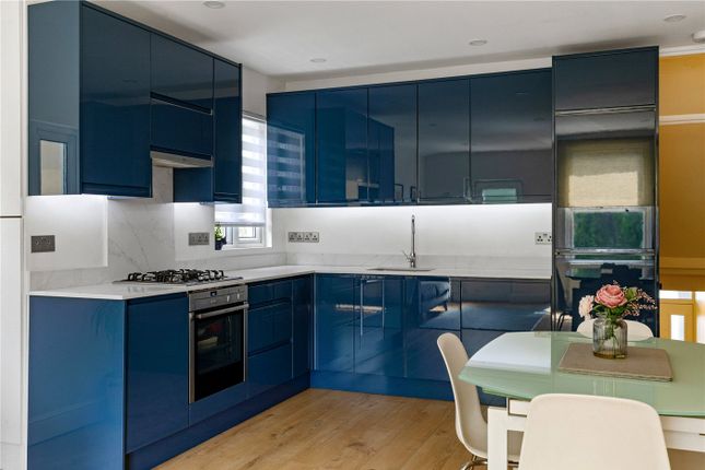88, Fernthorpe Road, London photo 4