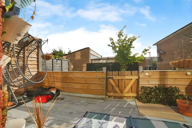 80, Flintmill Crescent, London photo 2
